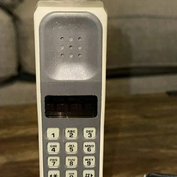 VTG RARE California Mobile Cell Phone Ultra Classic by Motorola w/Antenna & Bag - Picture 4 of 17